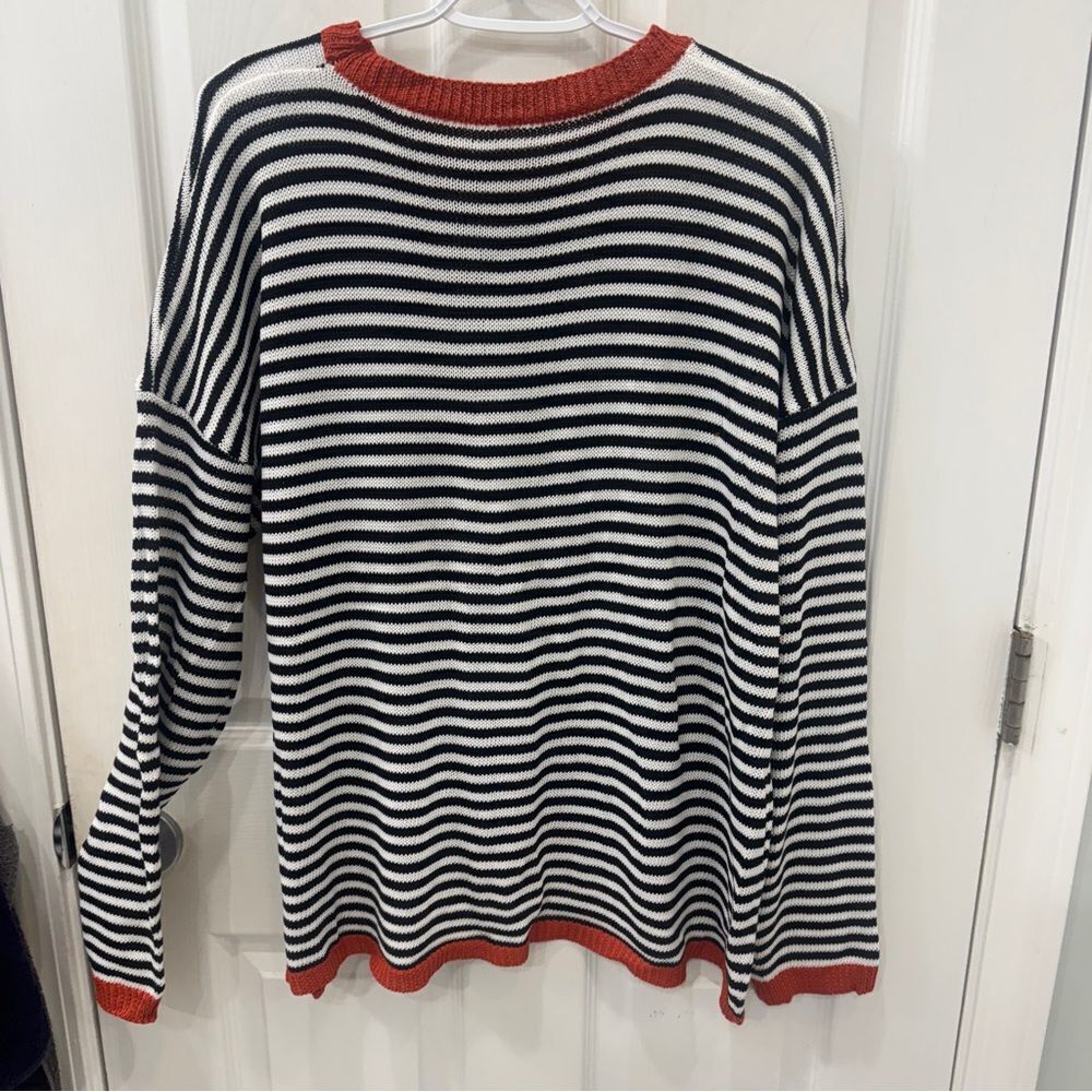 Striped artsy casual asymmetrical Black &White long sleeve crew neck Sweater - Picture 10 of 12
